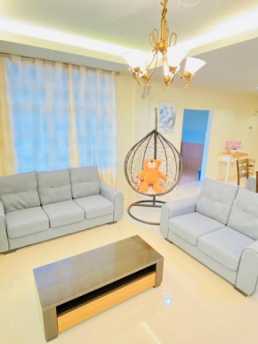Crown imperial court 18 With Free WiFi